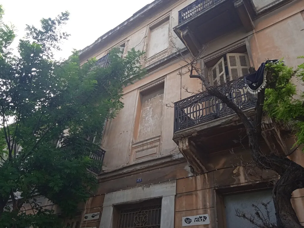 Αυτόνομο κτήριο κατοικιών 650τ.μ.  - 2