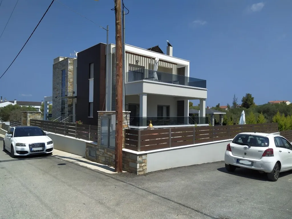 Μονοκατοικία 370τ.μ.  - 3