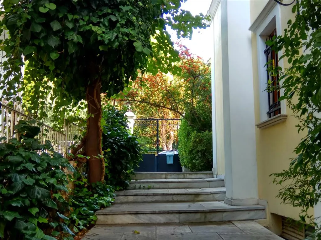 Αυτόνομο κτήριο κατοικιών 660τ.μ.  - 2