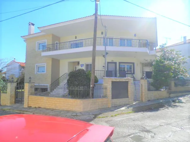 Αυτόνομο κτήριο κατοικιών 700τ.μ.  - 2