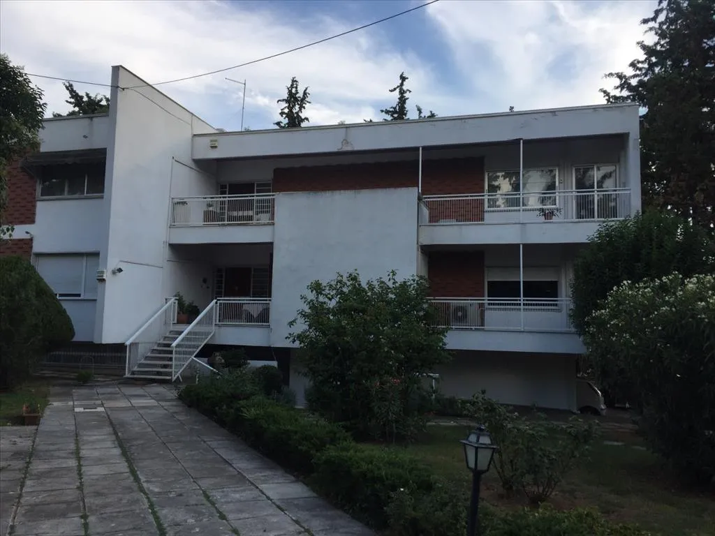 Διαμέρισμα 650τ.μ.  - 3