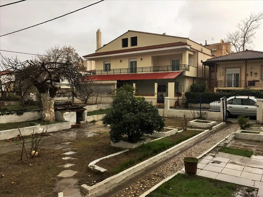 Standalone residential building 200m²  - 2