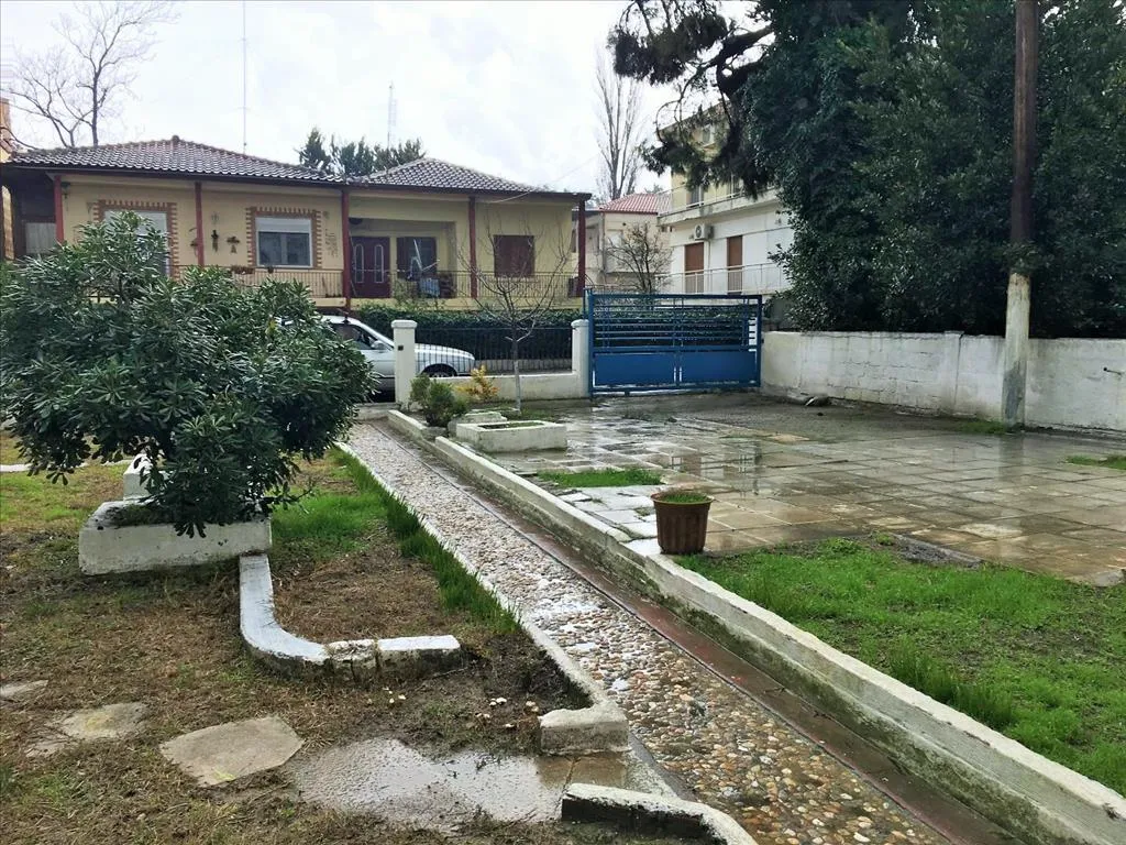 Standalone residential building 200m²  - 4