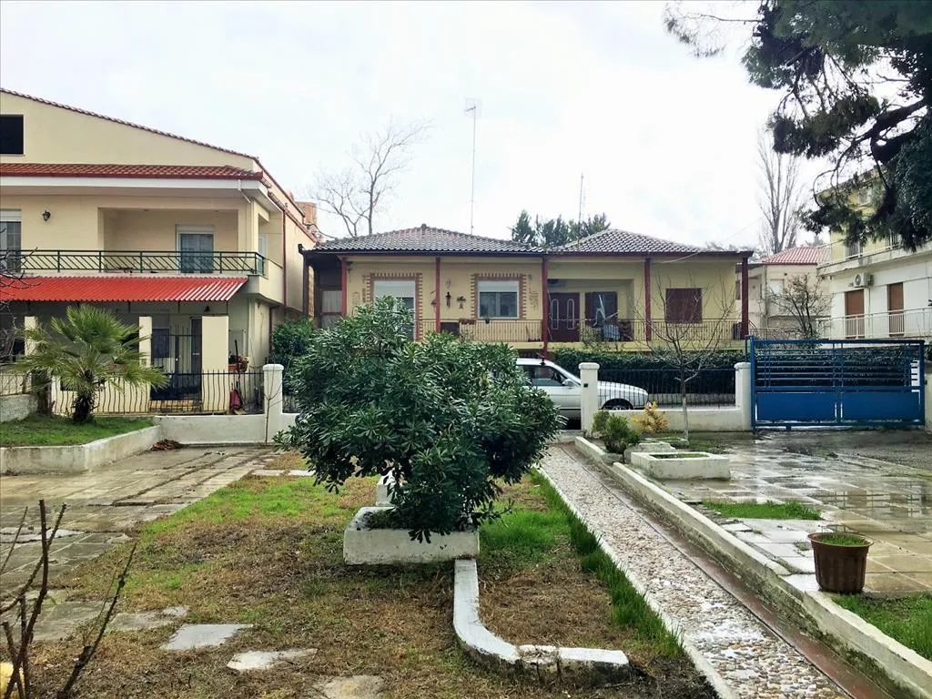 Standalone residential building 200m²  - 5