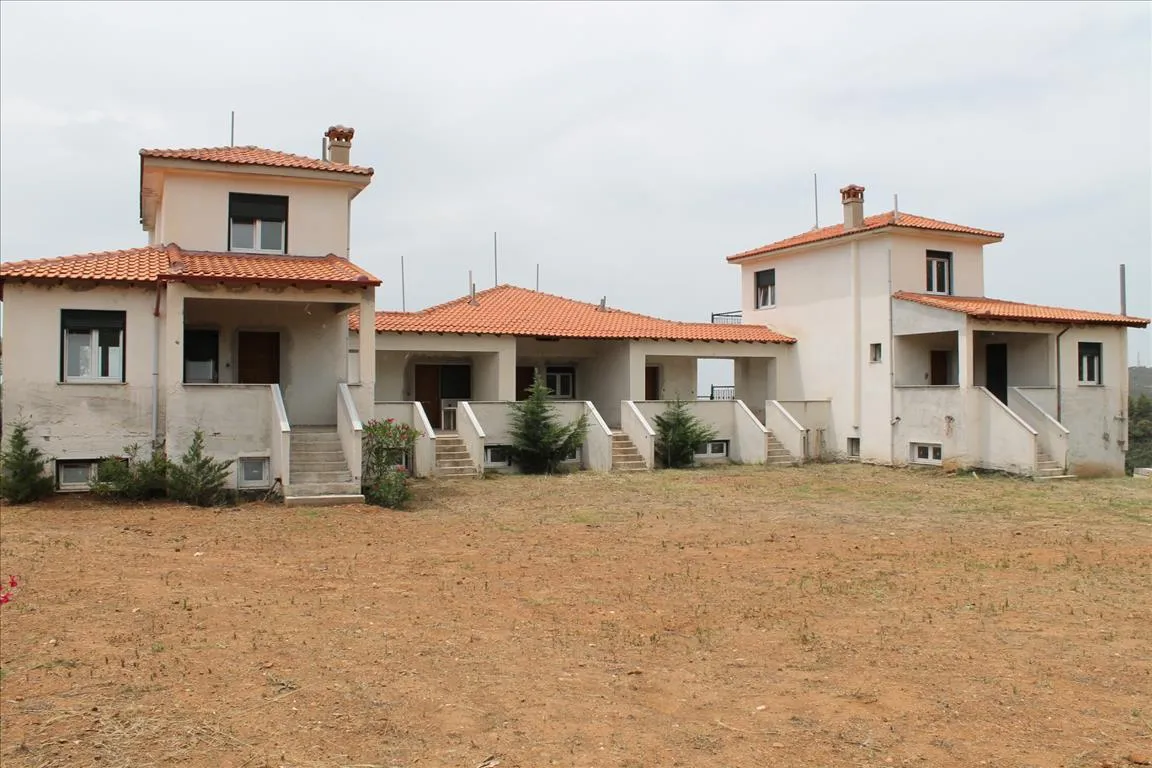 Άλλο.. 685τ.μ.  - 3
