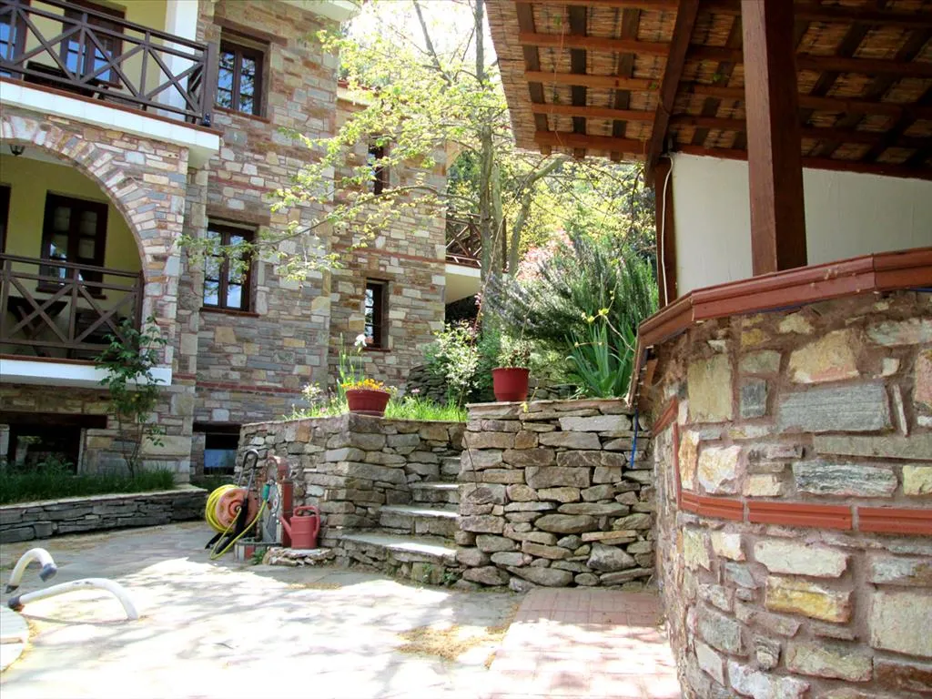 Other .. 560m²  - 5