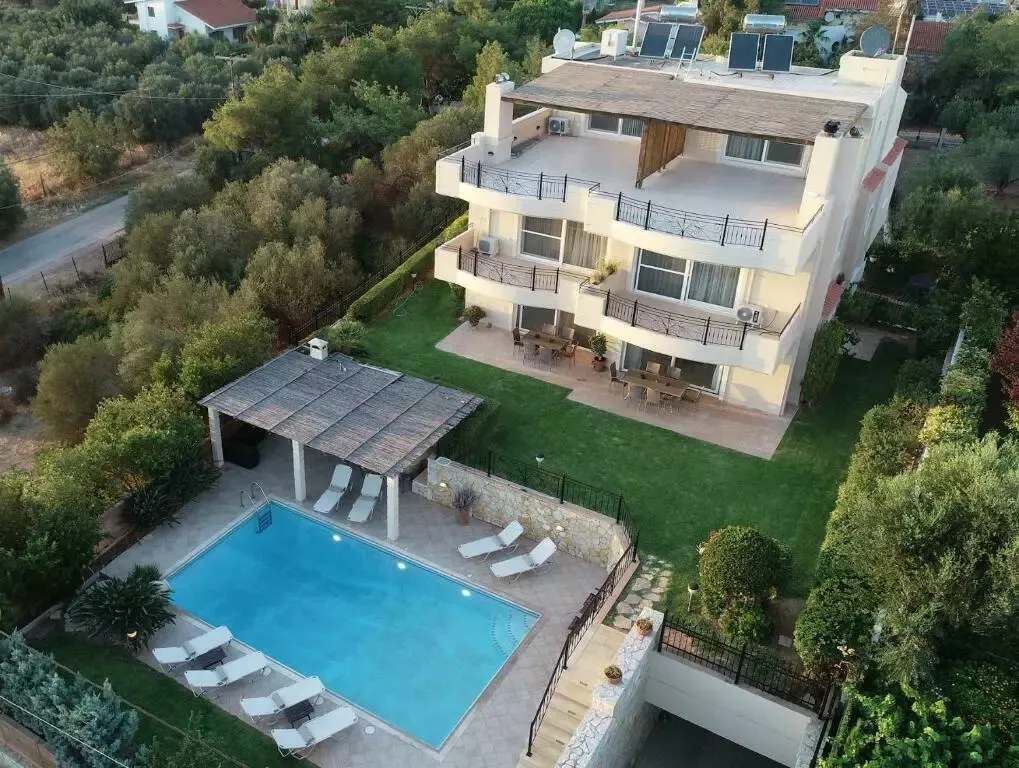 Μονοκατοικία 680τ.μ.  - 3