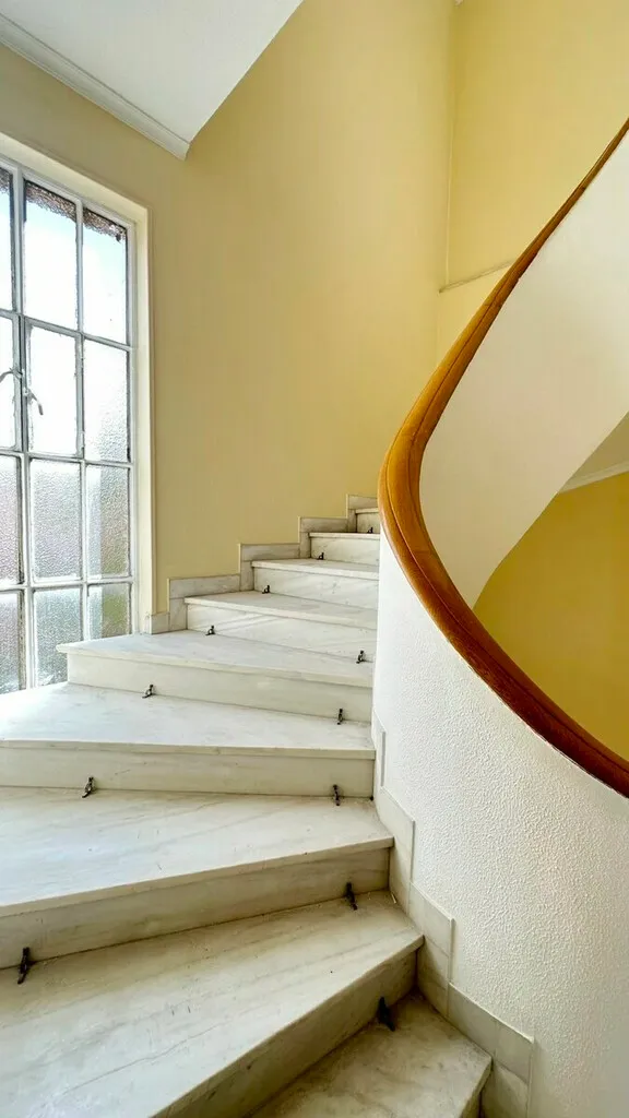 Διαμέρισμα 200τ.μ.  - 3