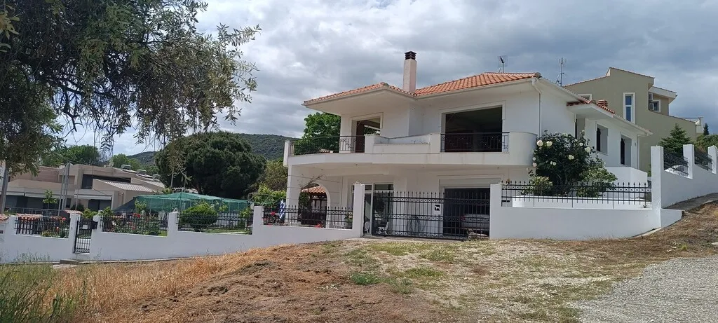 Standalone residential building 240m²  - 2