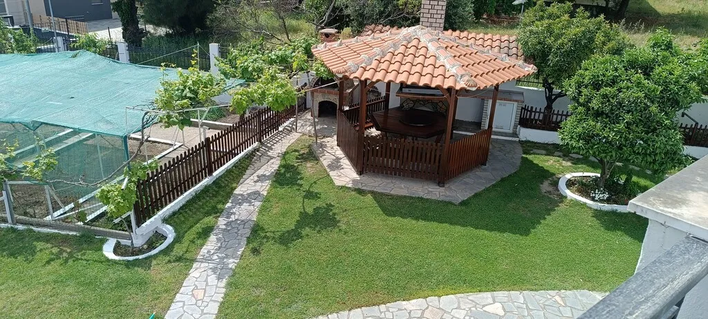 Standalone residential building 240m²  - 5