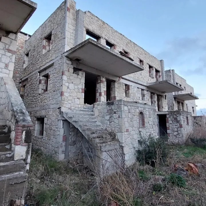 Standalone residential building 270m²  - 3