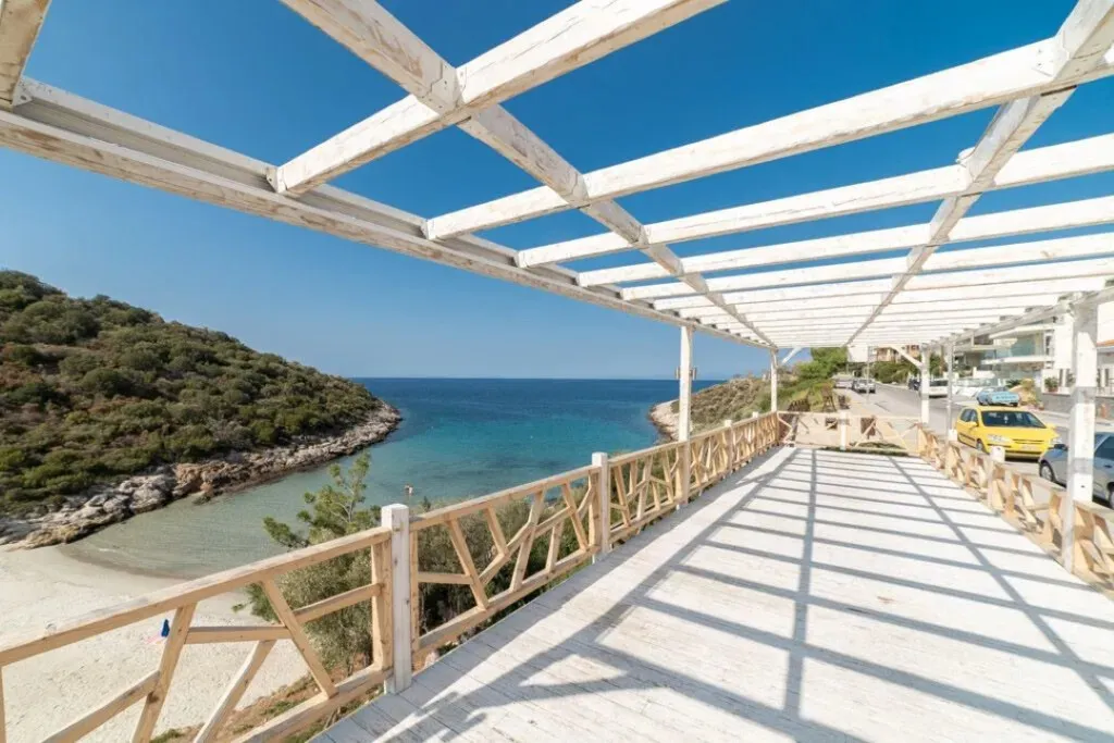Αυτόνομο κτήριο κατοικιών 280τ.μ.  - 4