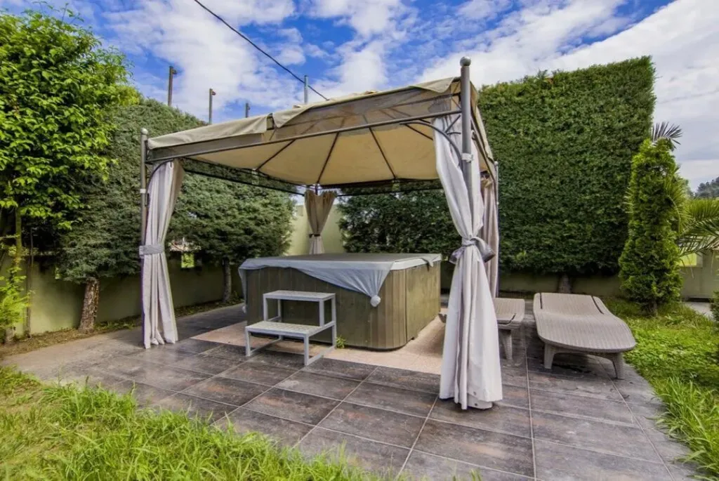 Other .. 143m² Single-floor apartment  - 4