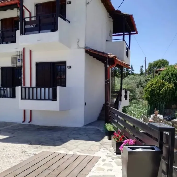 Αυτόνομο κτήριο κατοικιών 210τ.μ.  - 4