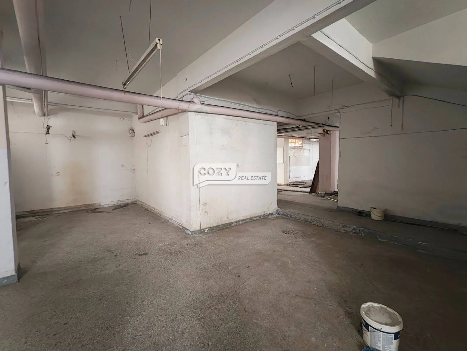 Warehouse 300m²  - 2