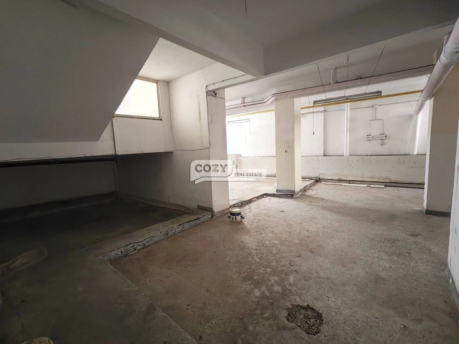 Warehouse 300m²  - 3