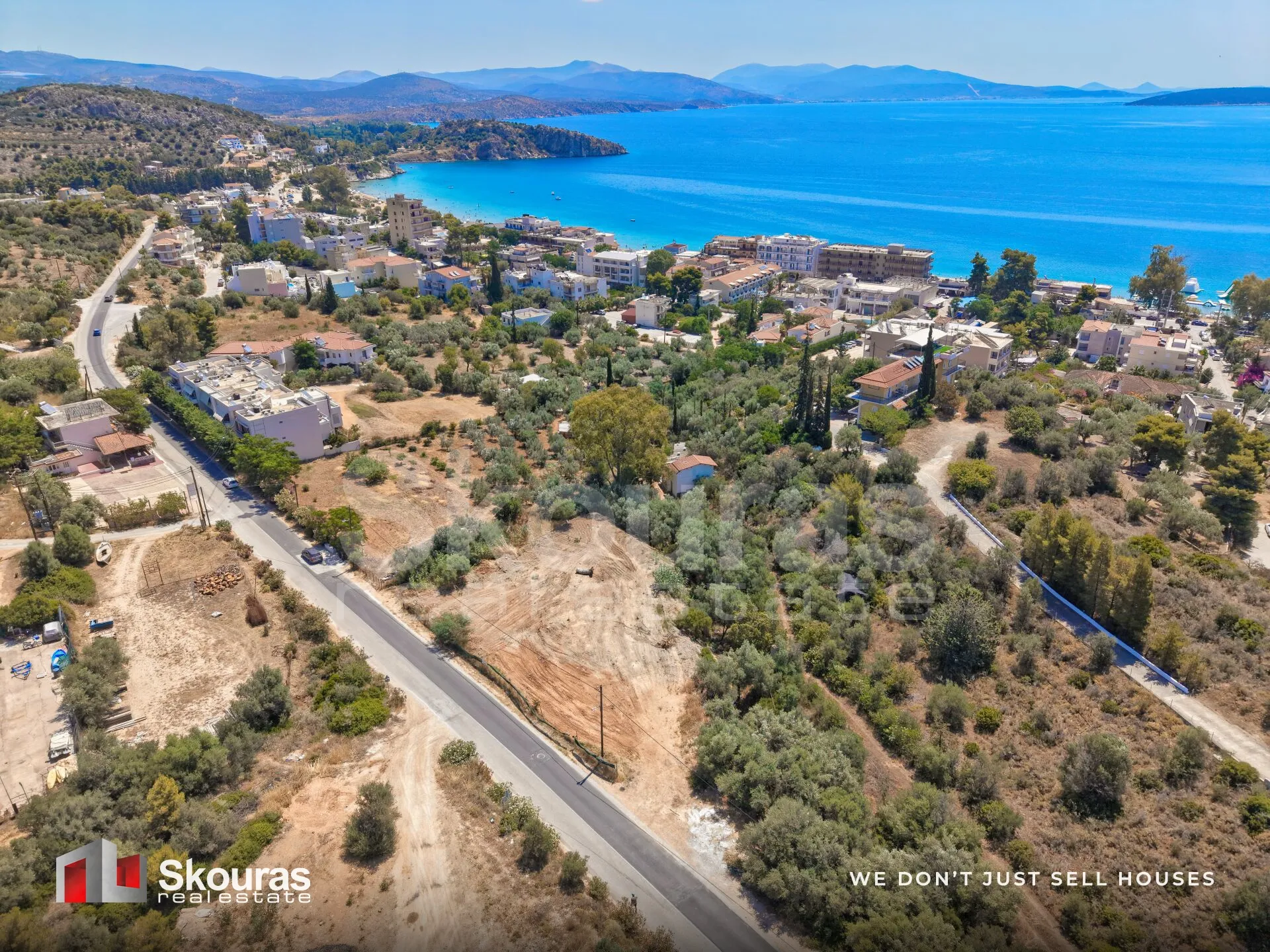 Οικόπεδο 1637τ.μ.  - 3
