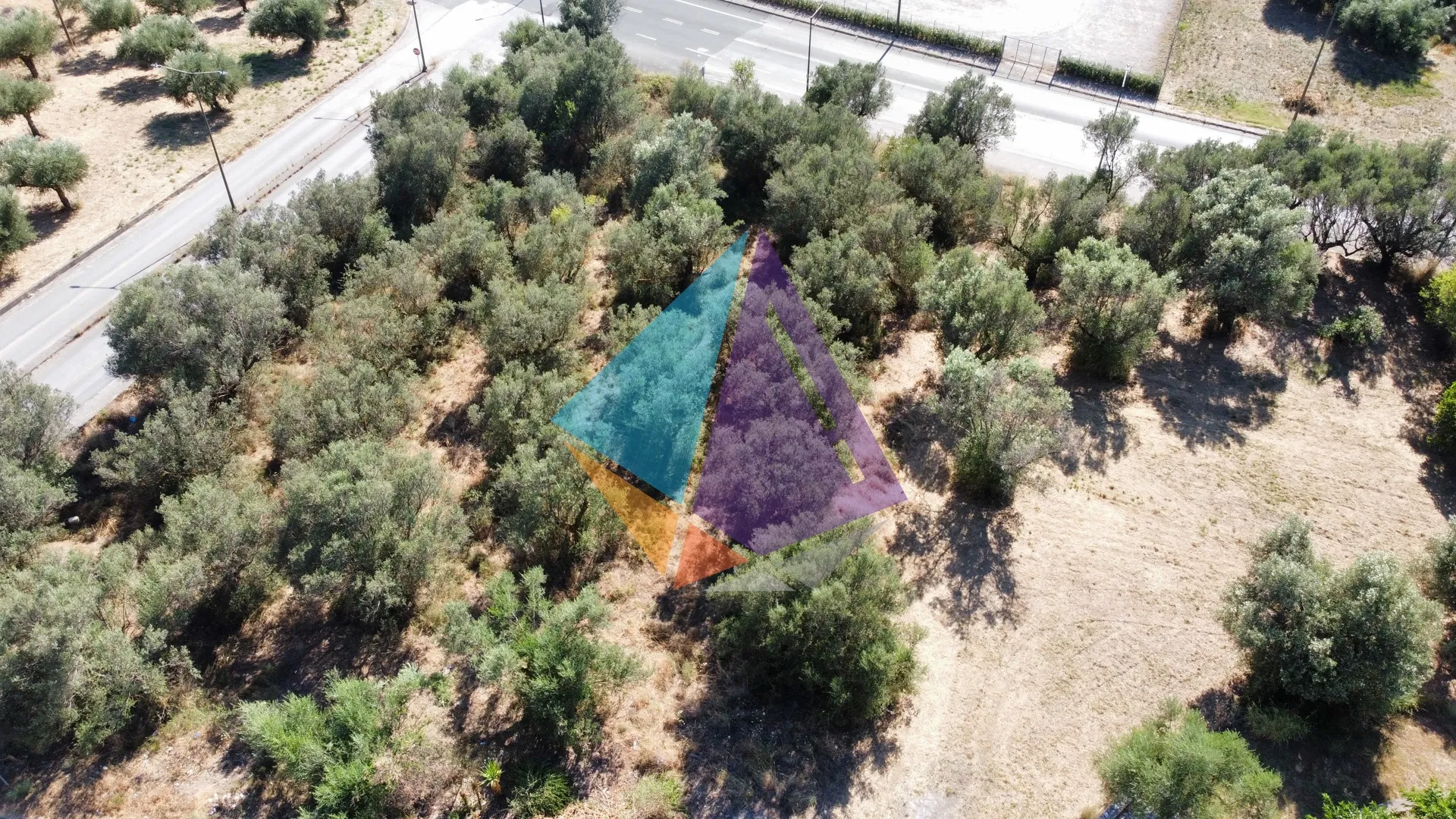 Plot 2402m²  - 4