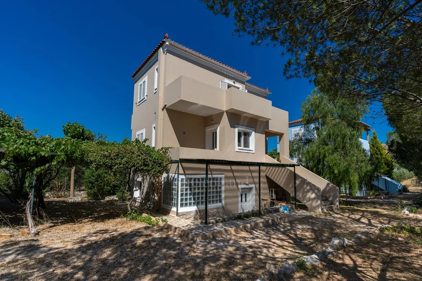 Αυτόνομο κτήριο κατοικιών 399τ.μ.  - 4