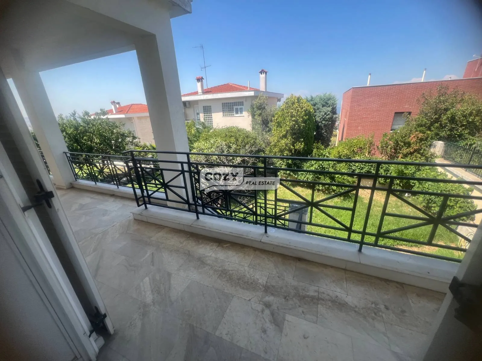 Μονοκατοικία 400τ.μ.  - 2