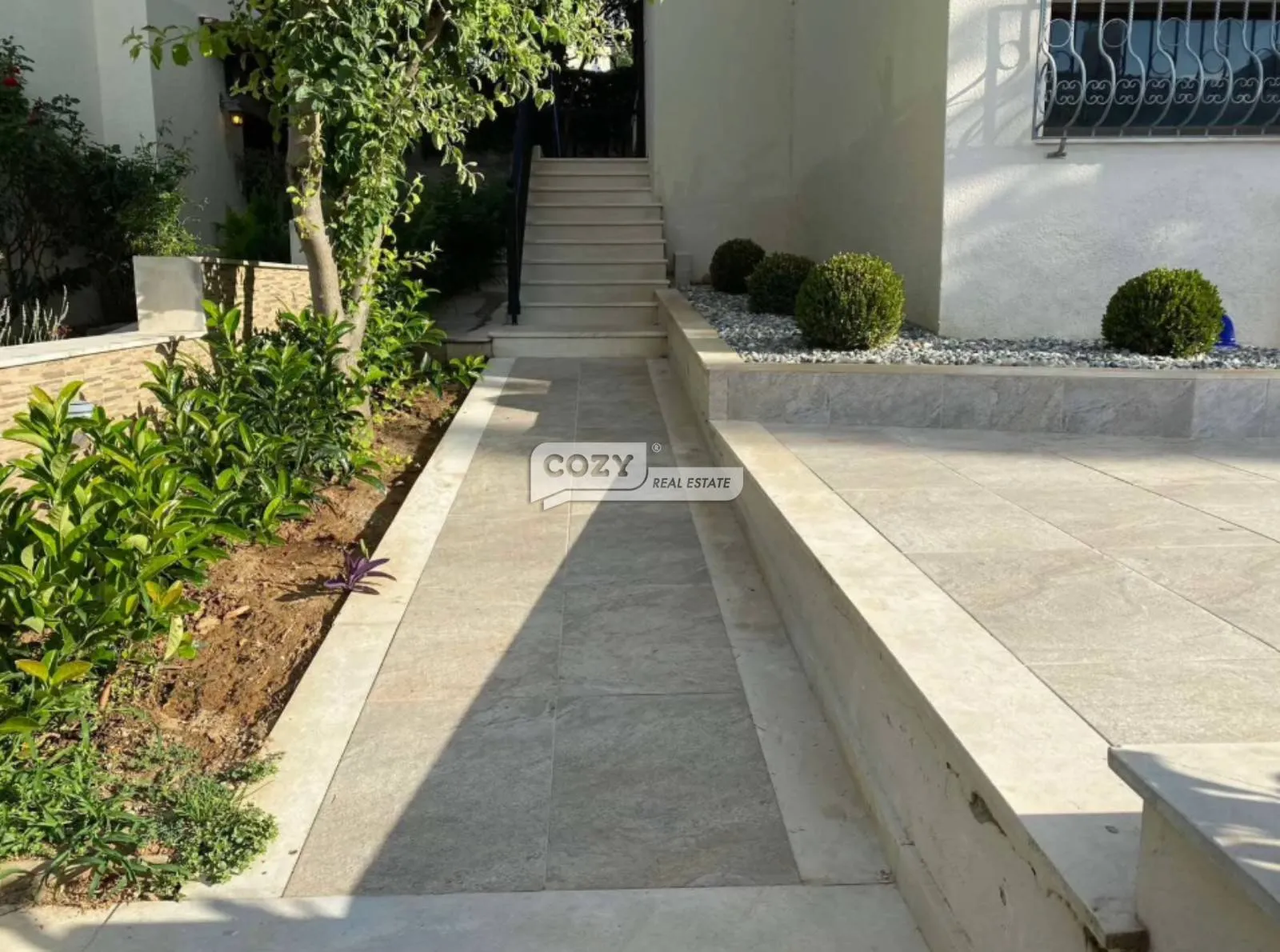 Μονοκατοικία 330τ.μ.  - 4