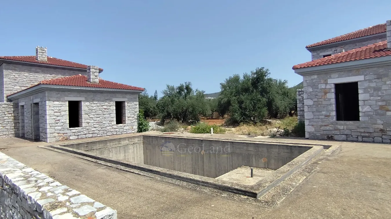 Αυτόνομο κτήριο κατοικιών 680τ.μ.  - 4