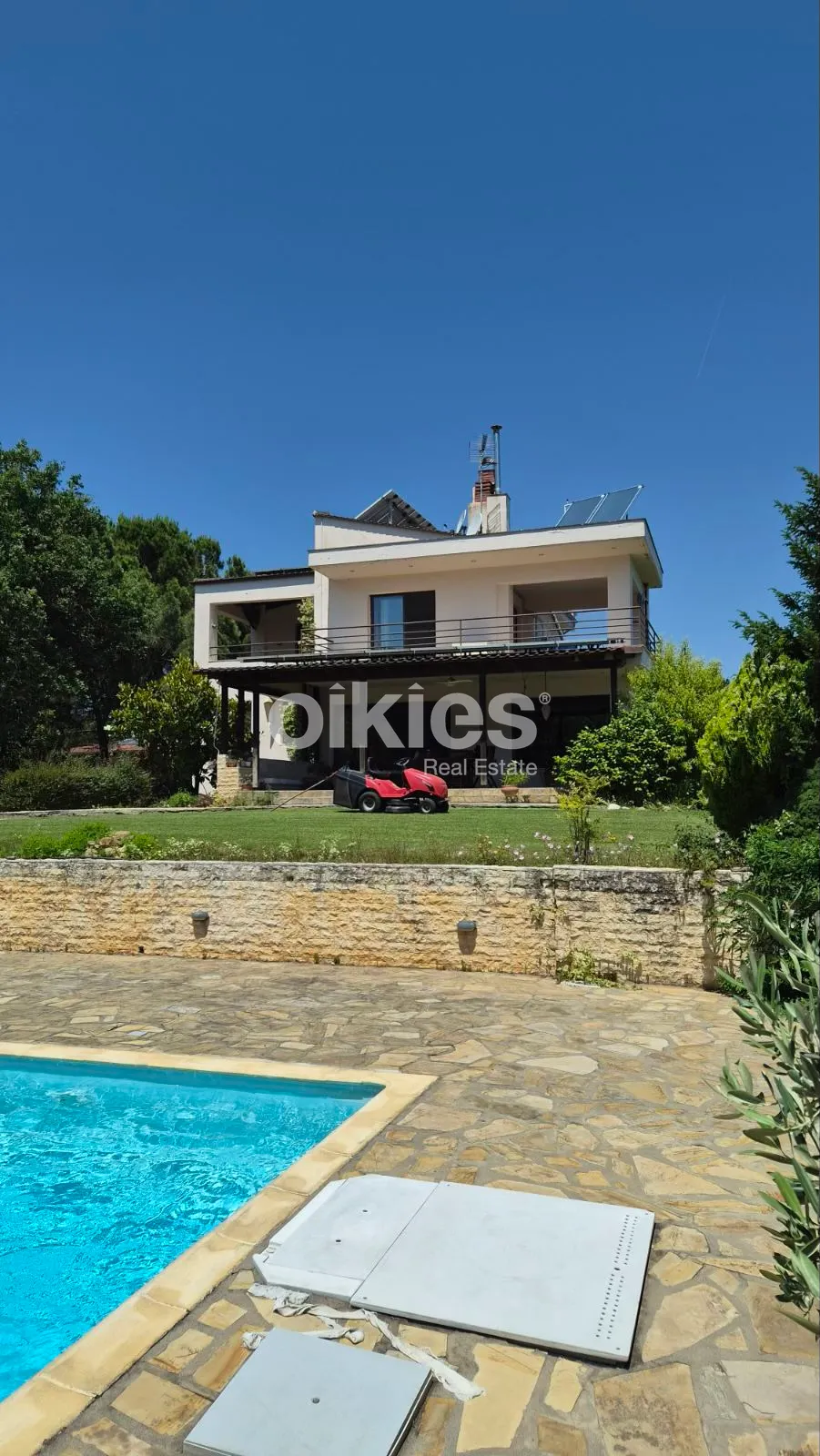 Μονοκατοικία 370τ.μ.  - 2