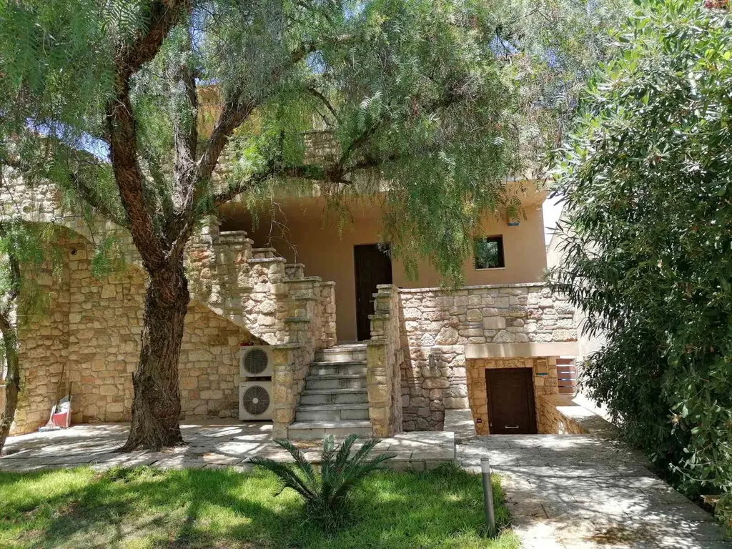 Μονοκατοικία 300τ.μ.  - 4
