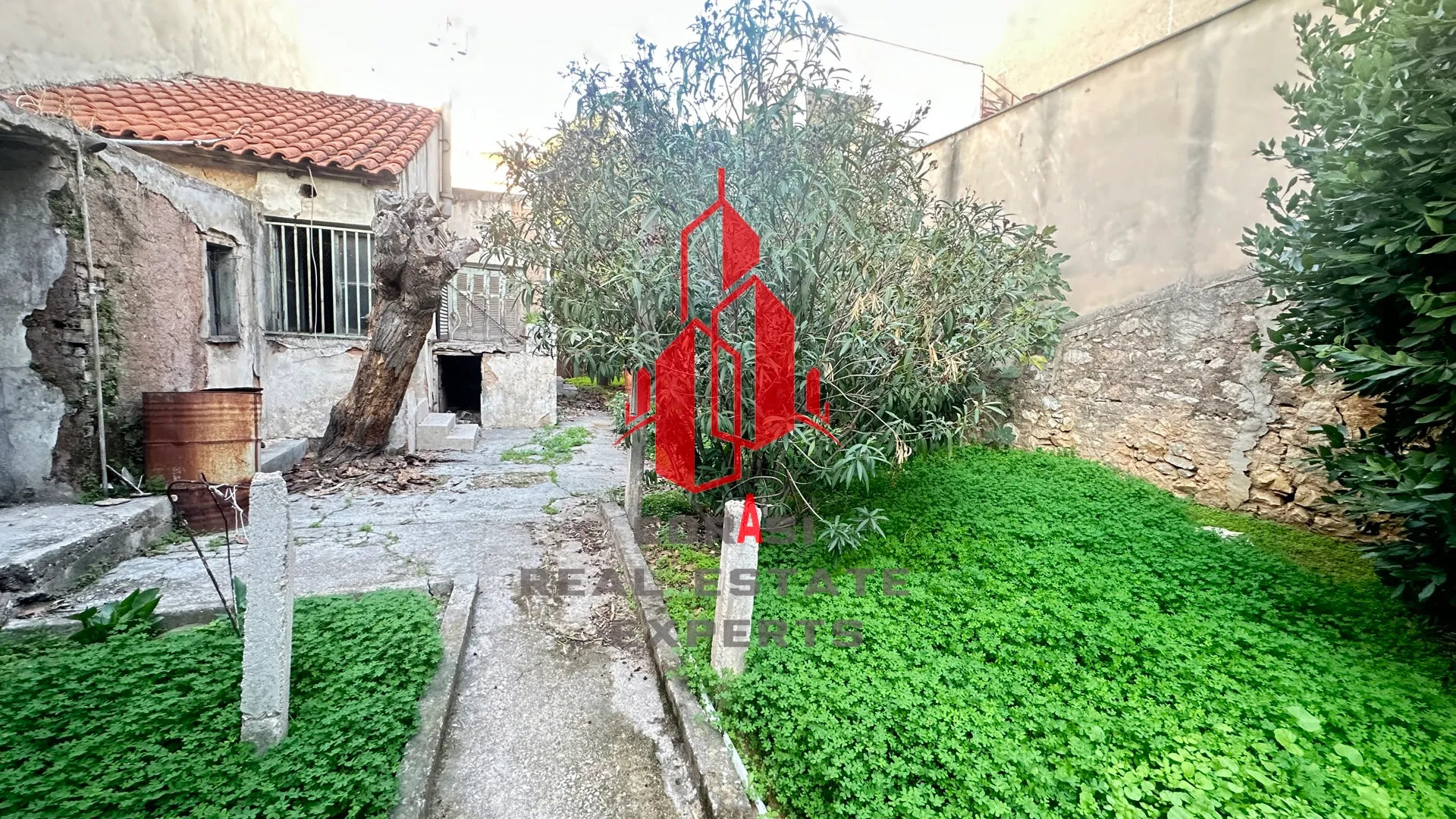 Οικόπεδο 270τ.μ.  - 4