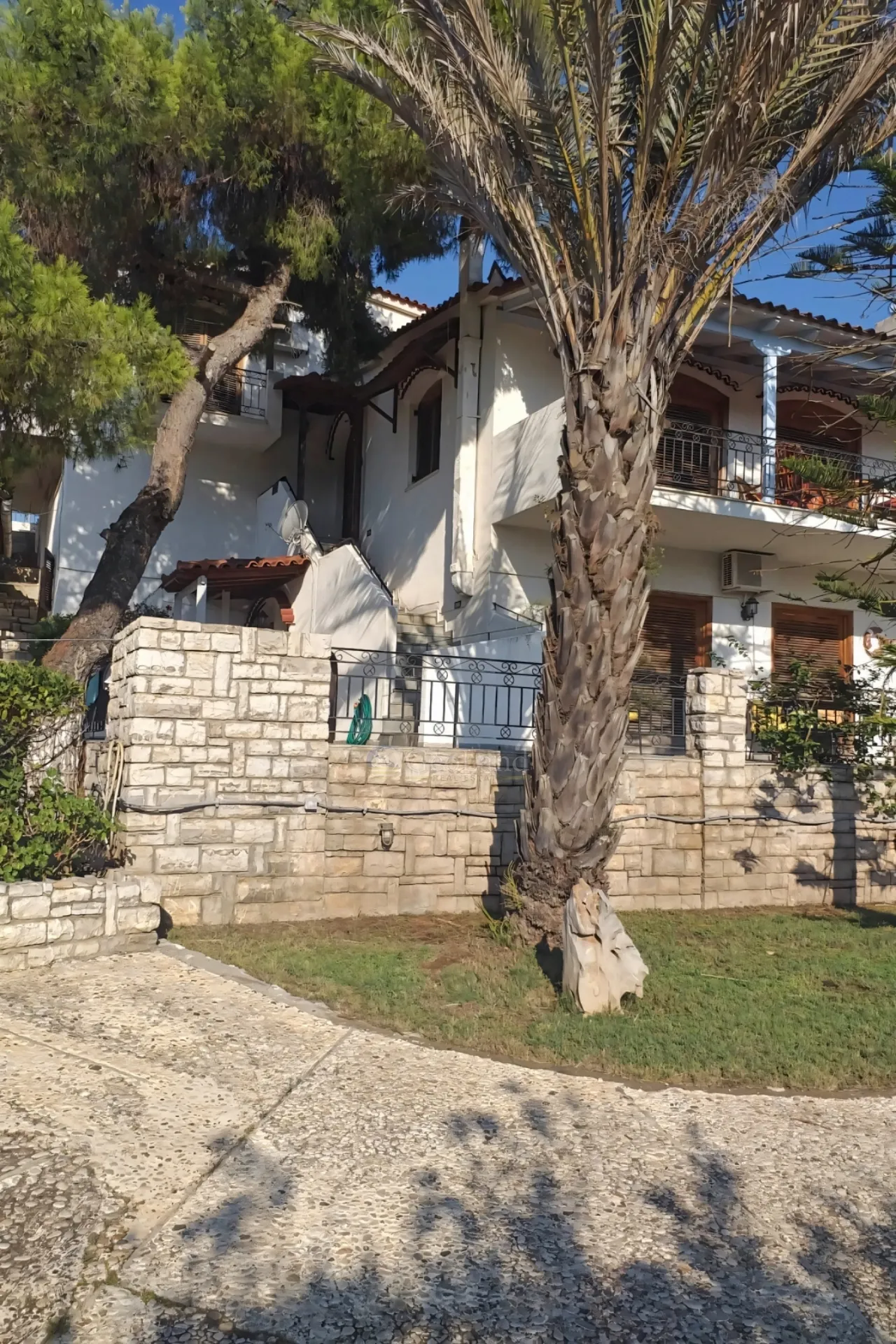 Μονοκατοικία 300τ.μ.  - 3