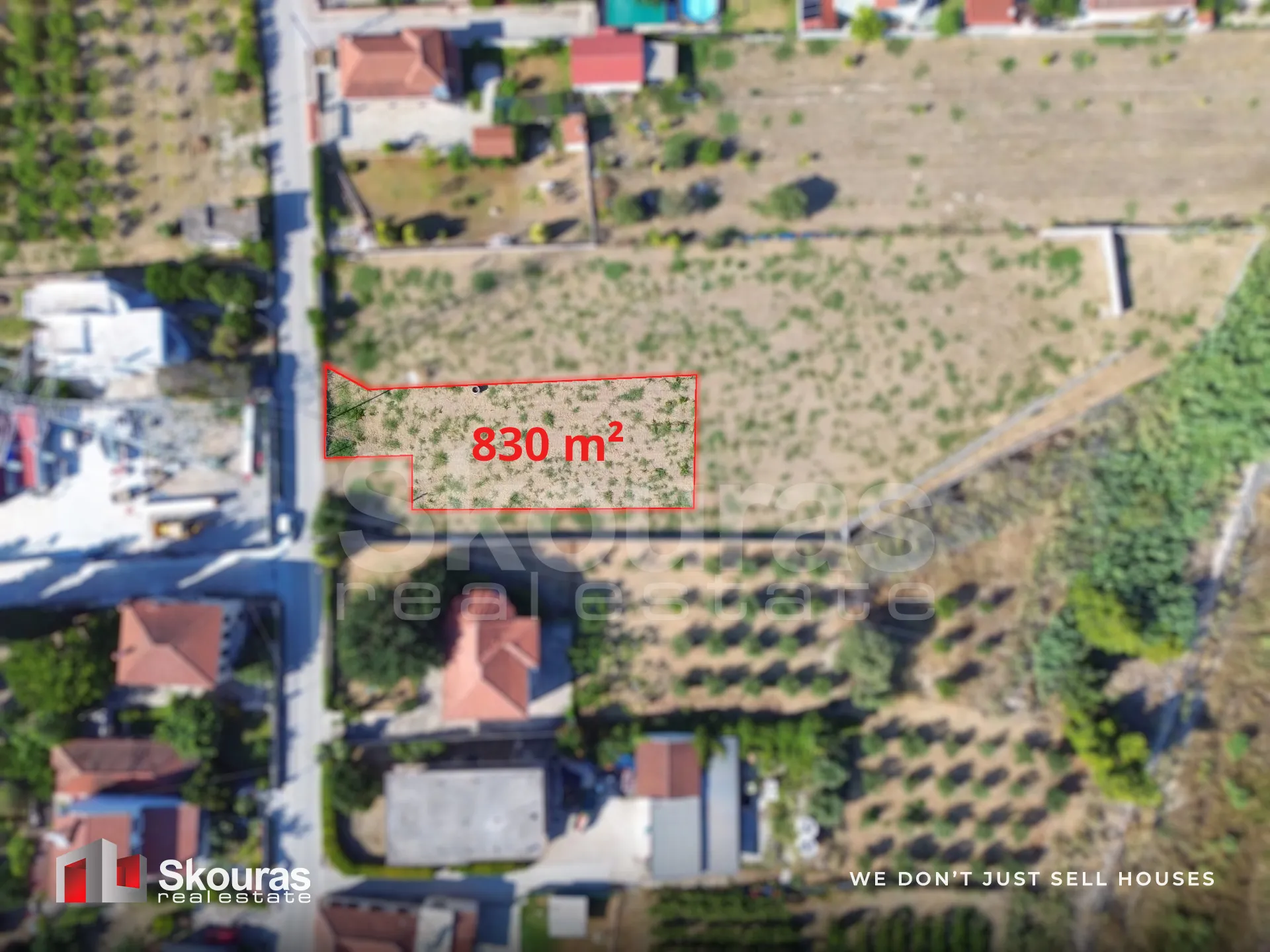 Οικόπεδο 830τ.μ.  - 3