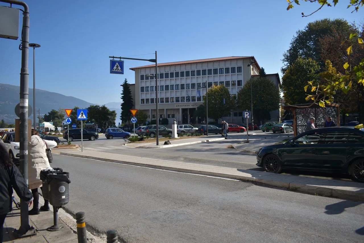 Κατάστημα 237τ.μ.  - 4