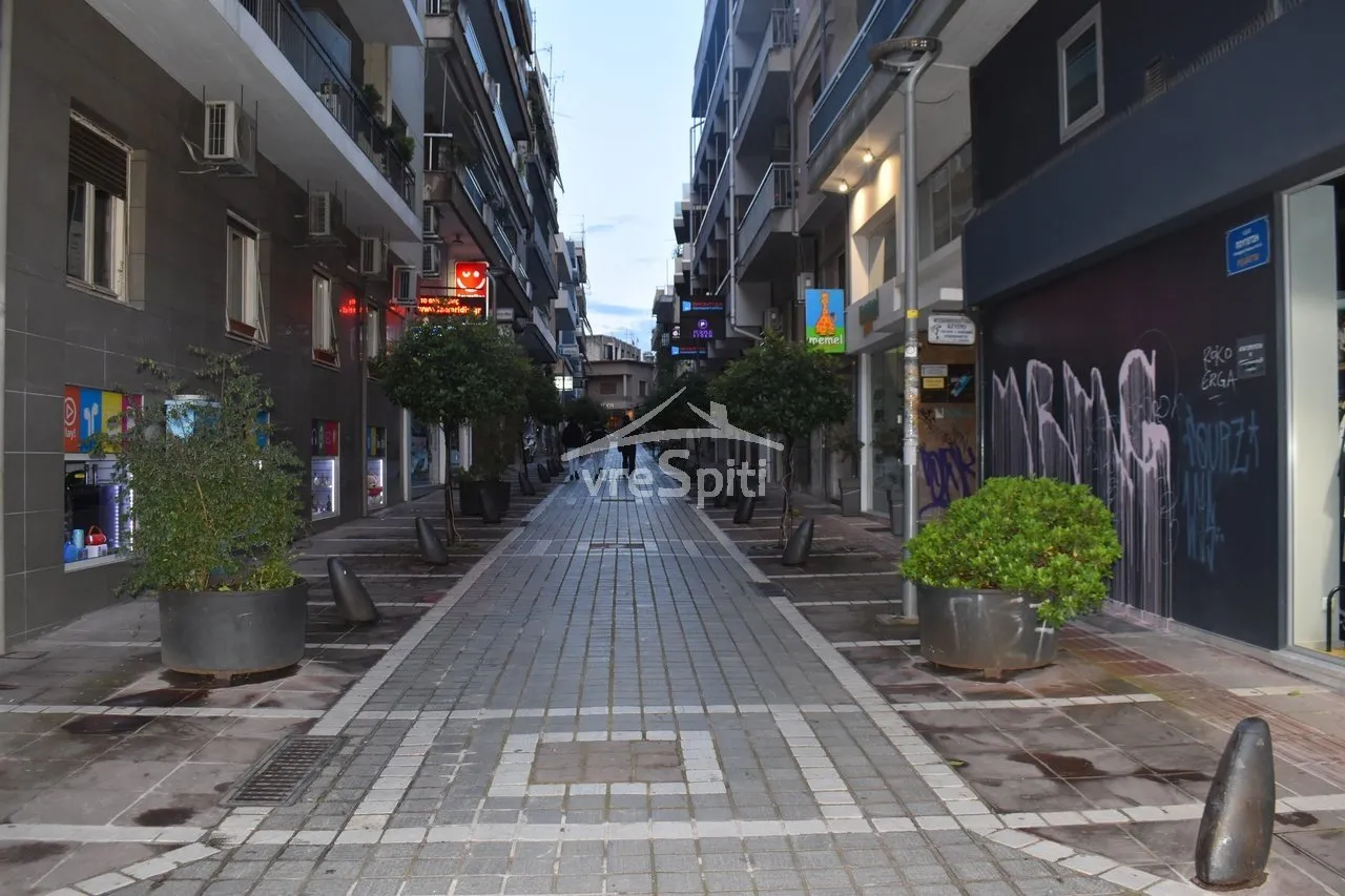 Shop 330m²  - 4