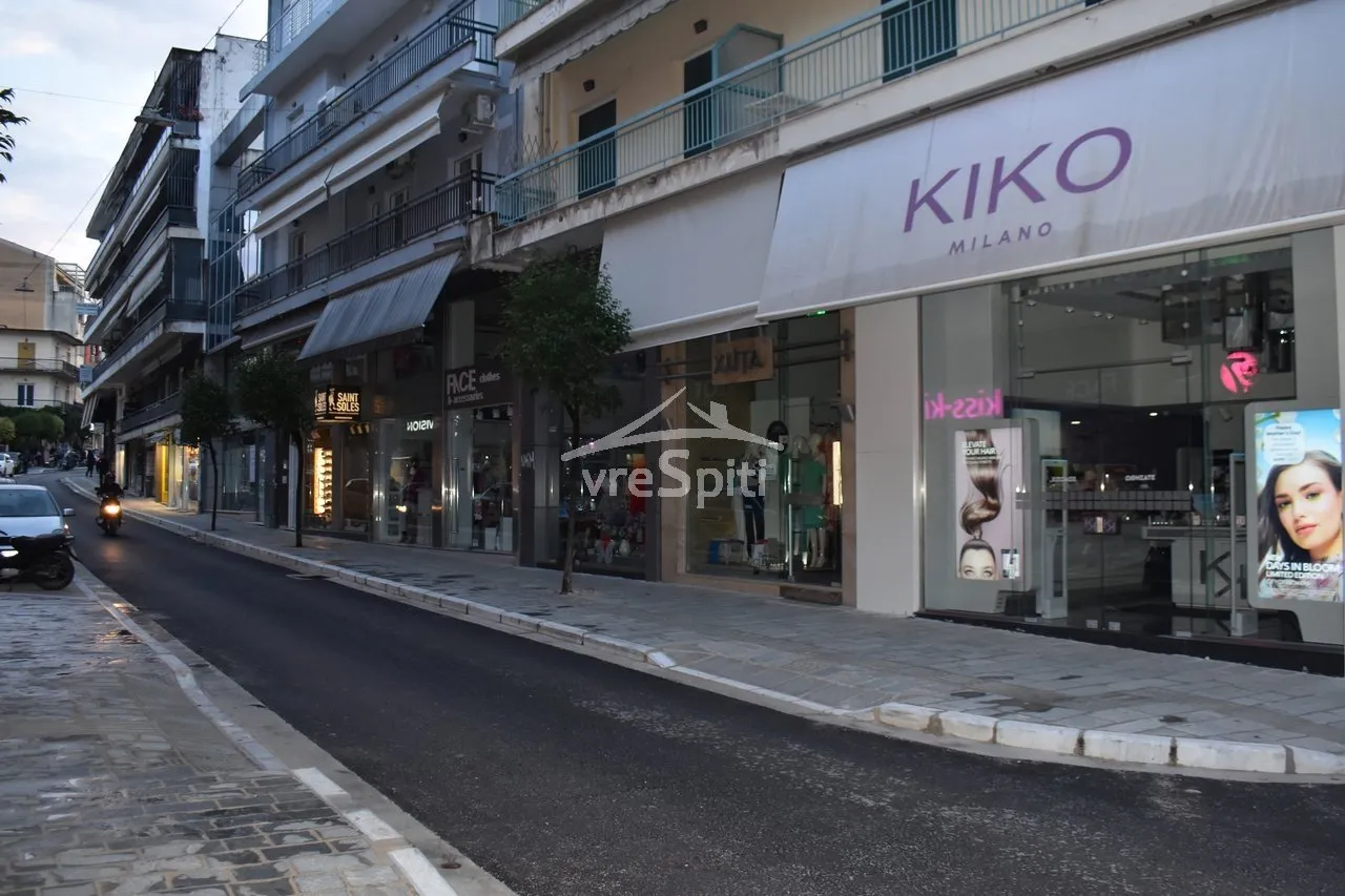 Κατάστημα 215τ.μ.  - 2