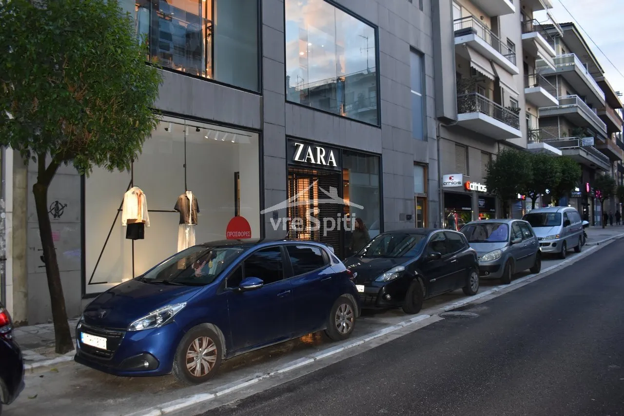 Κατάστημα 215τ.μ.  - 3
