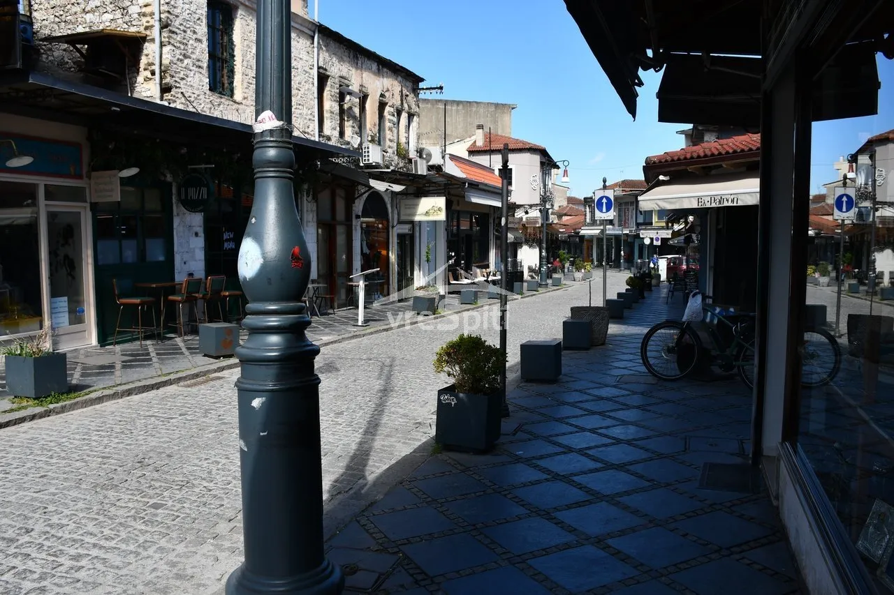Επιχείρηση 70τ.μ.  - 3