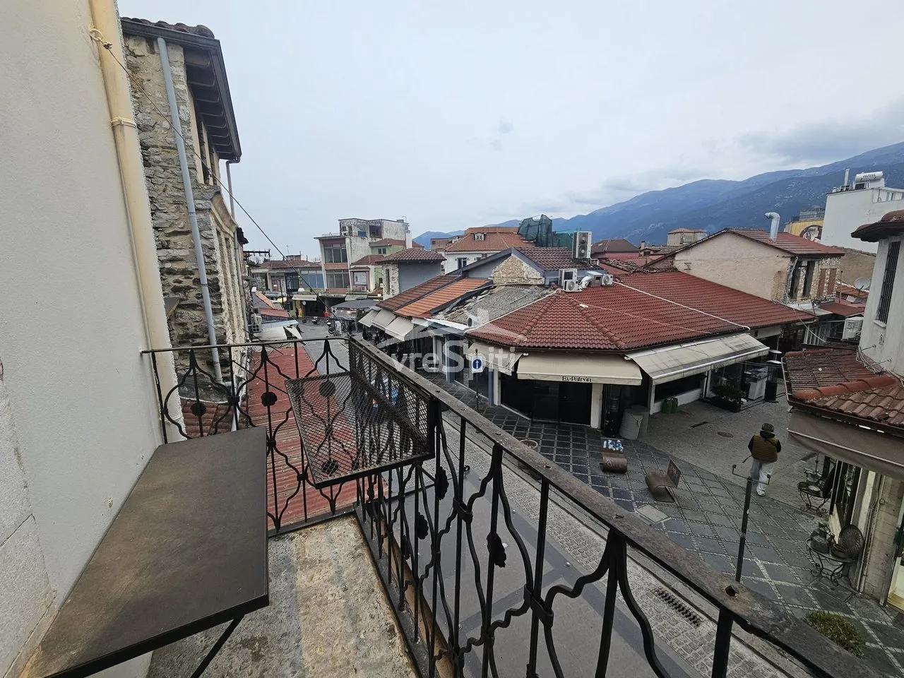Επιχείρηση 70τ.μ.  - 4