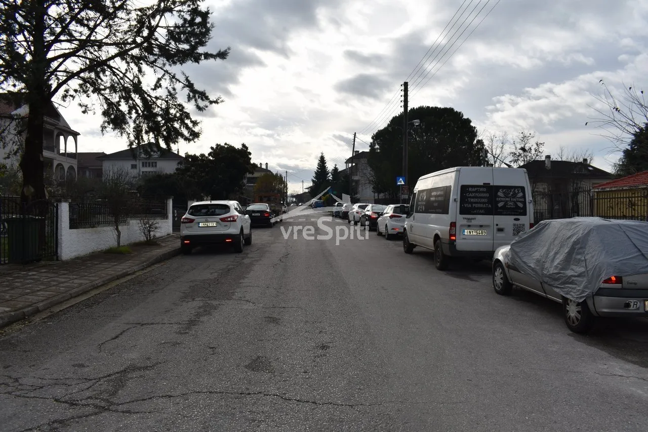 Οικόπεδο 638τ.μ.  - 2