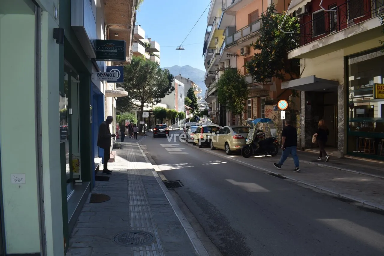 Κατάστημα 73τ.μ.  - 4