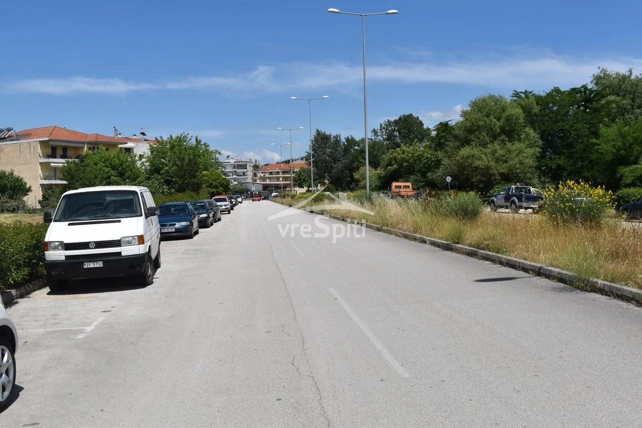 Οικόπεδο 890τ.μ.  - 3