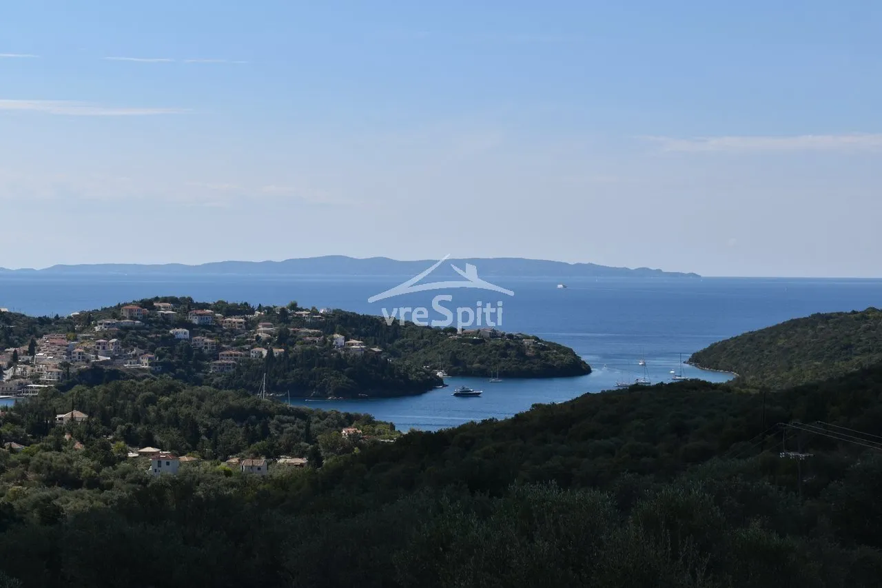 Οικόπεδο 810τ.μ.  - 2