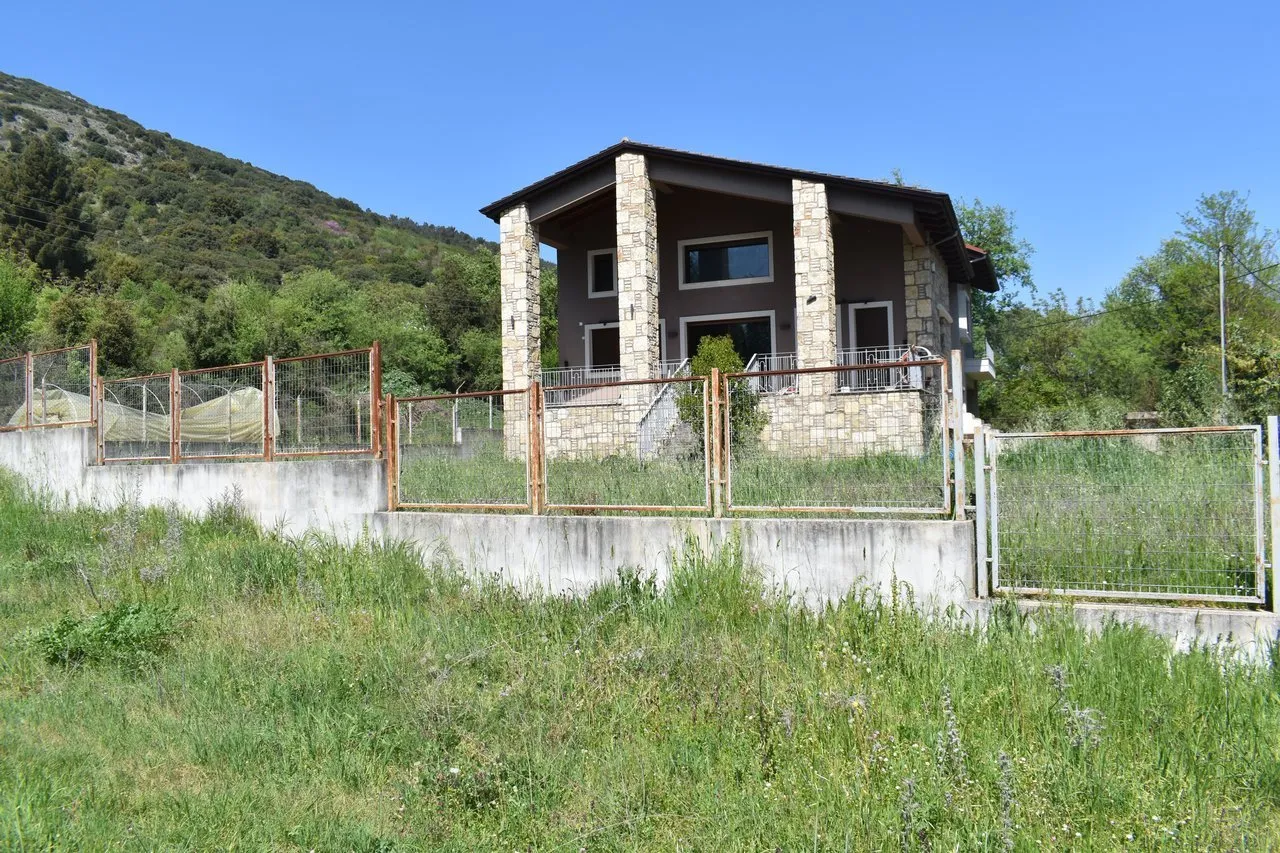 Οικόπεδο 610τ.μ.  - 5