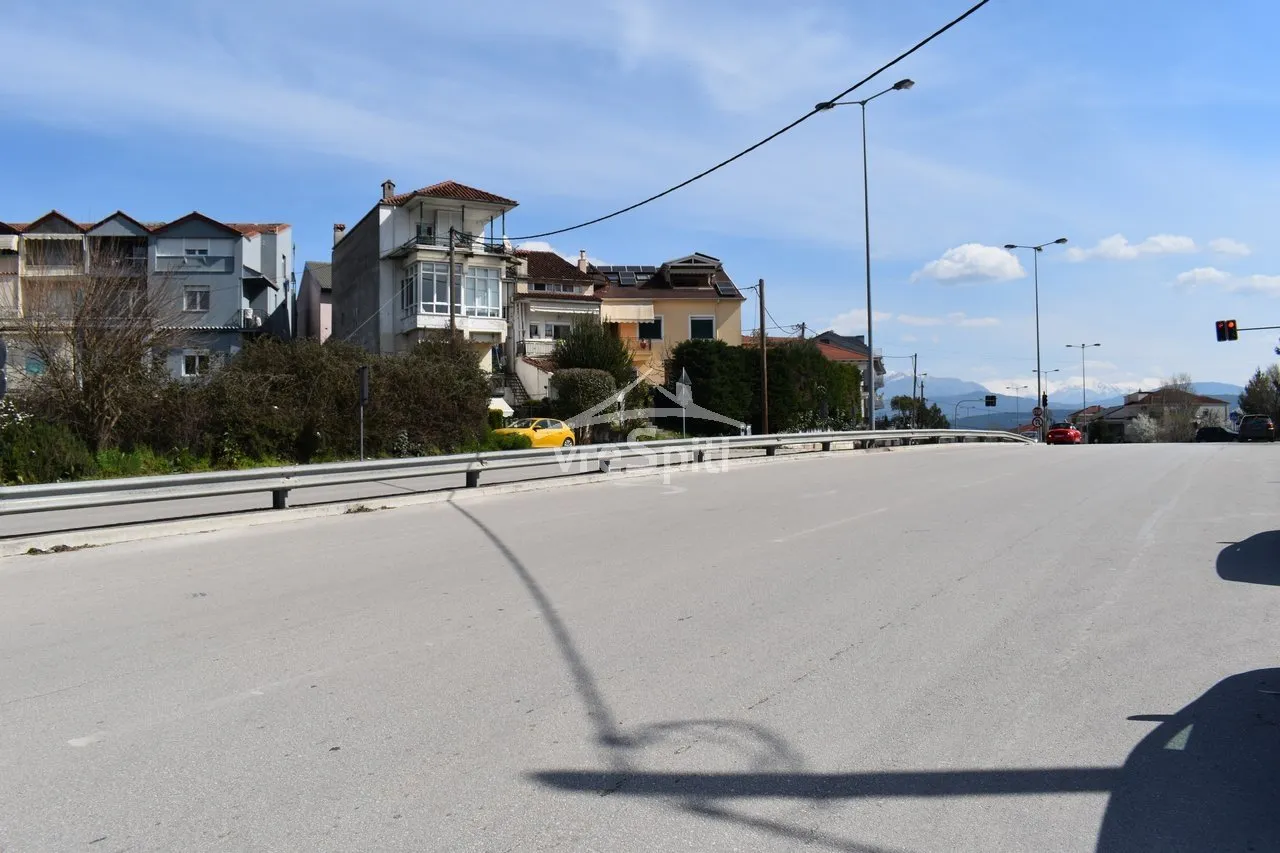 Κατάστημα 170τ.μ.  - 3