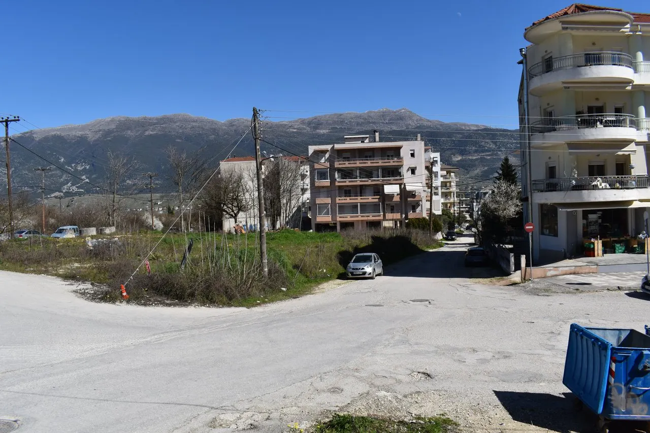 Plot 1400m²  - 3