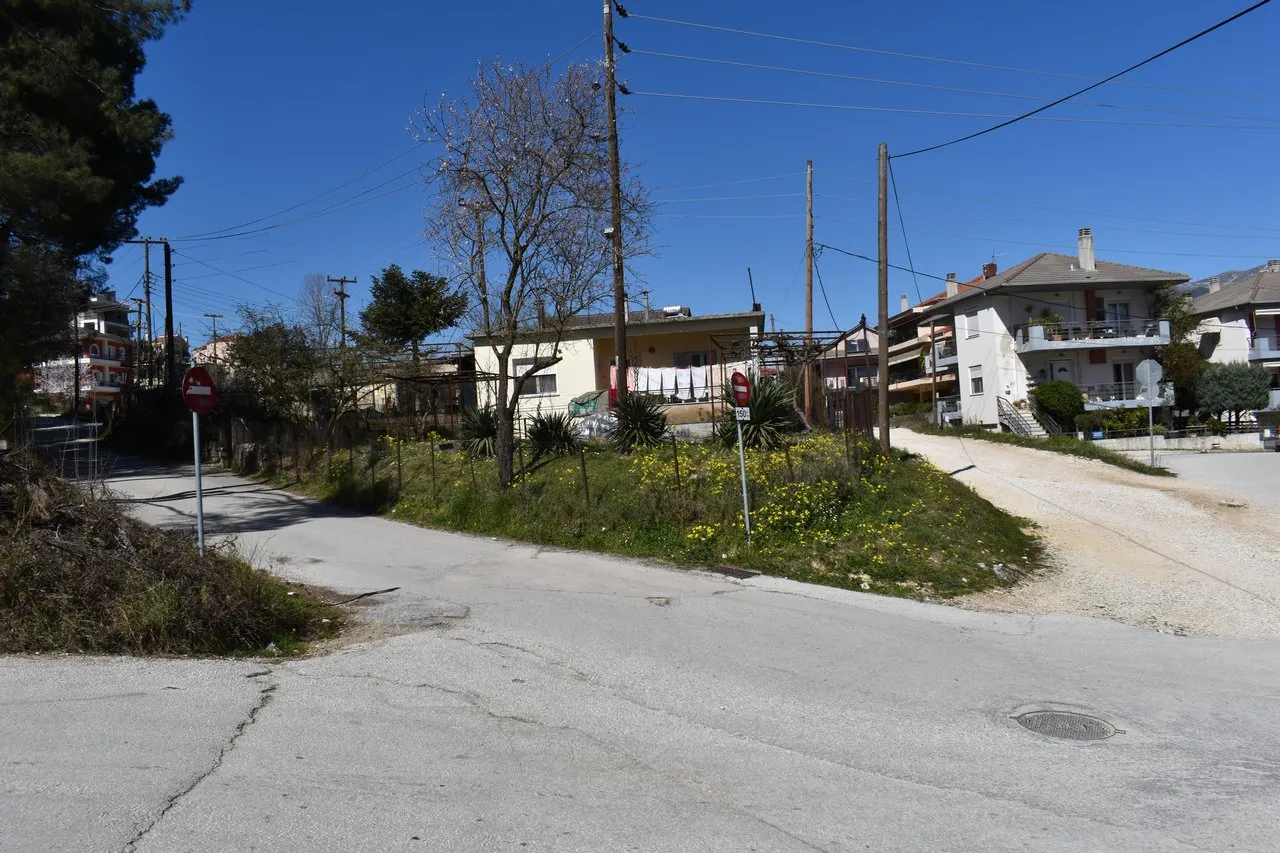 Plot 1400m²  - 5