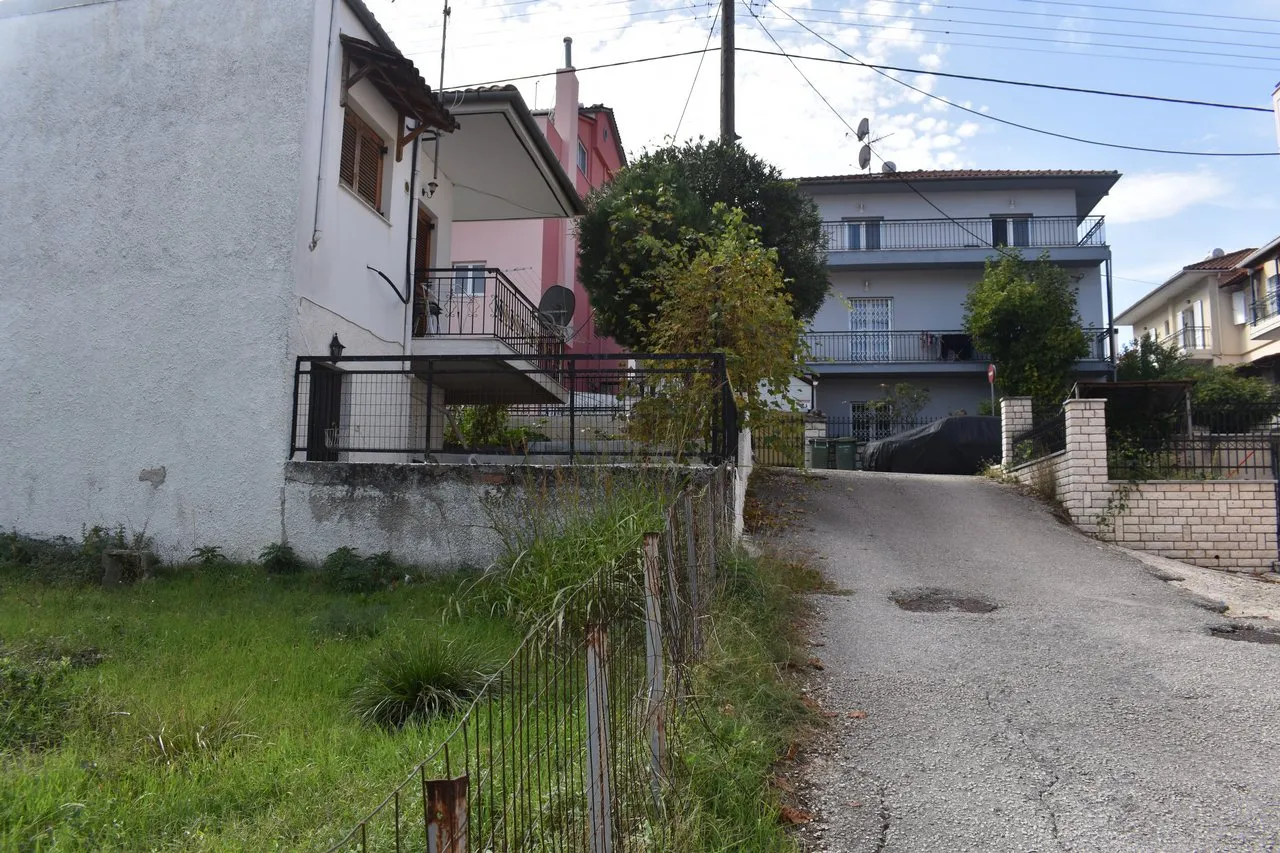 Οικόπεδο 280τ.μ.  - 4