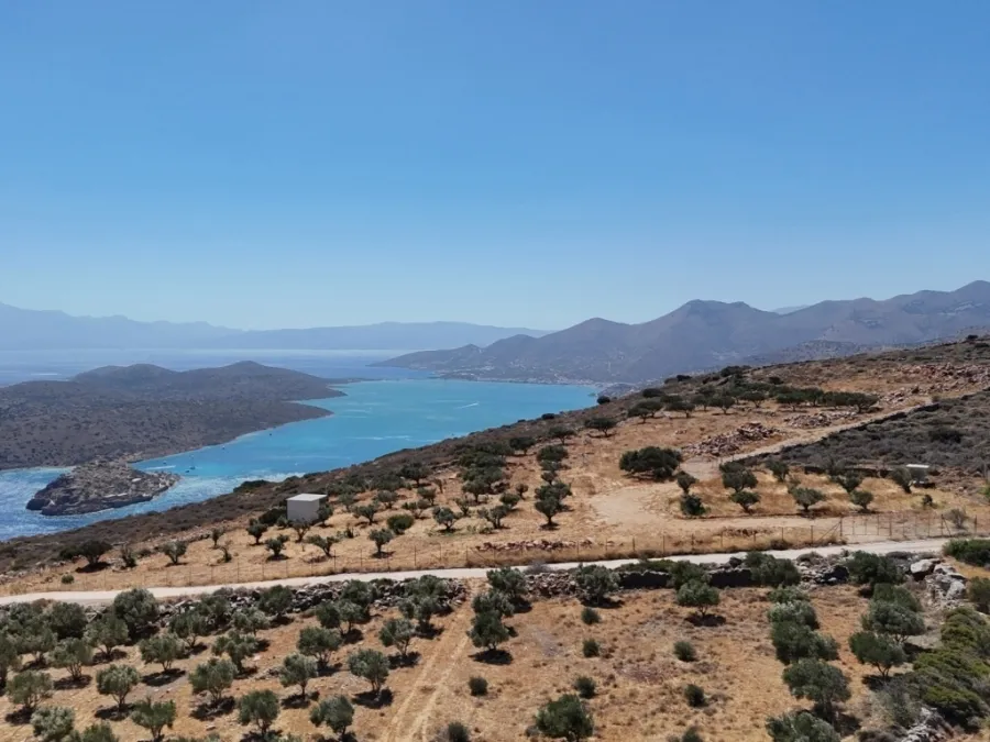Plot 14000m²  - 5