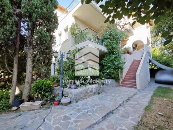 Μονοκατοικία 330τ.μ.  - 2