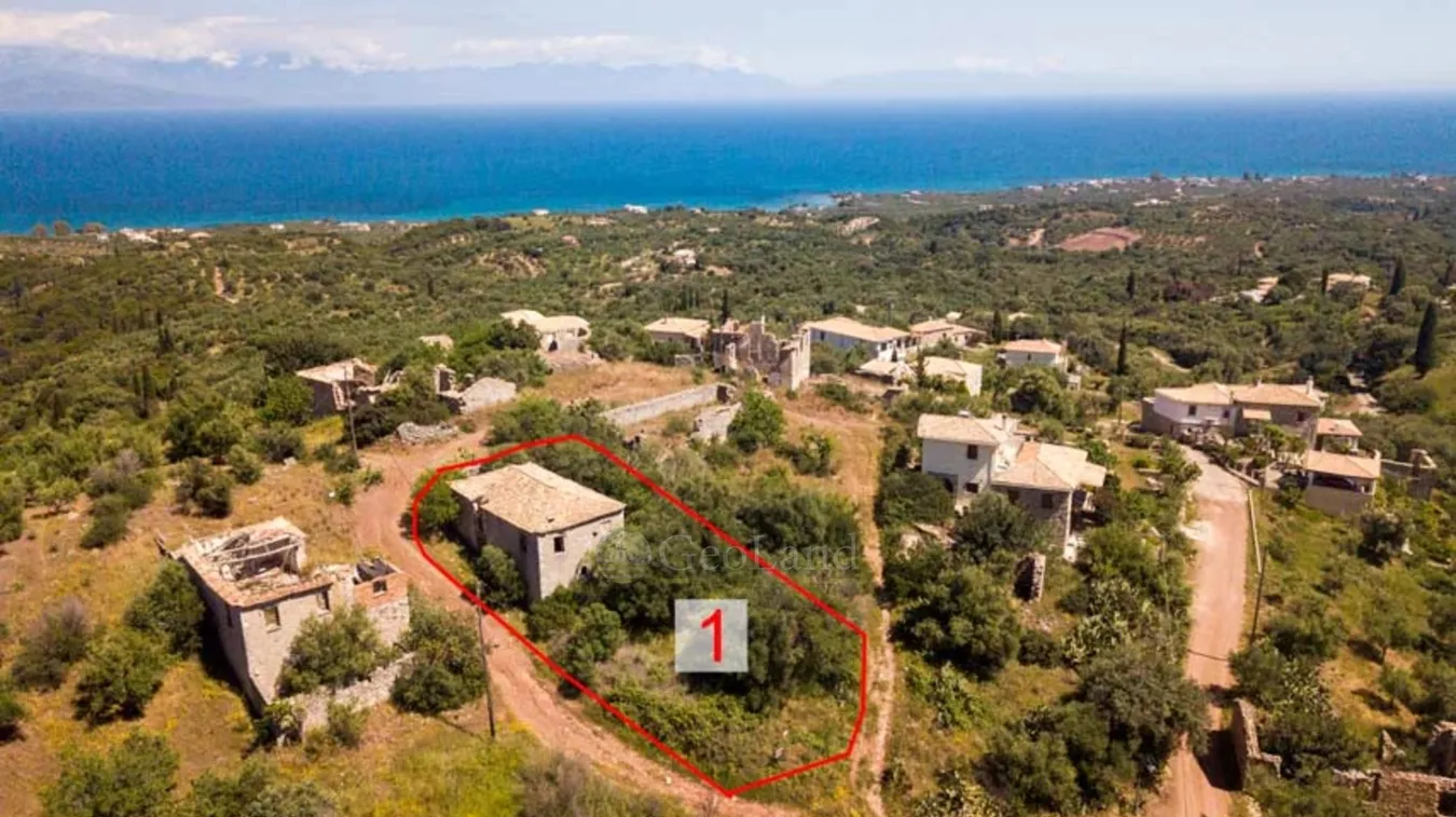 Οικόπεδο 618τ.μ.  - 3