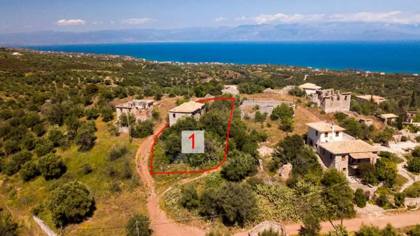 Οικόπεδο 618τ.μ.  - 4
